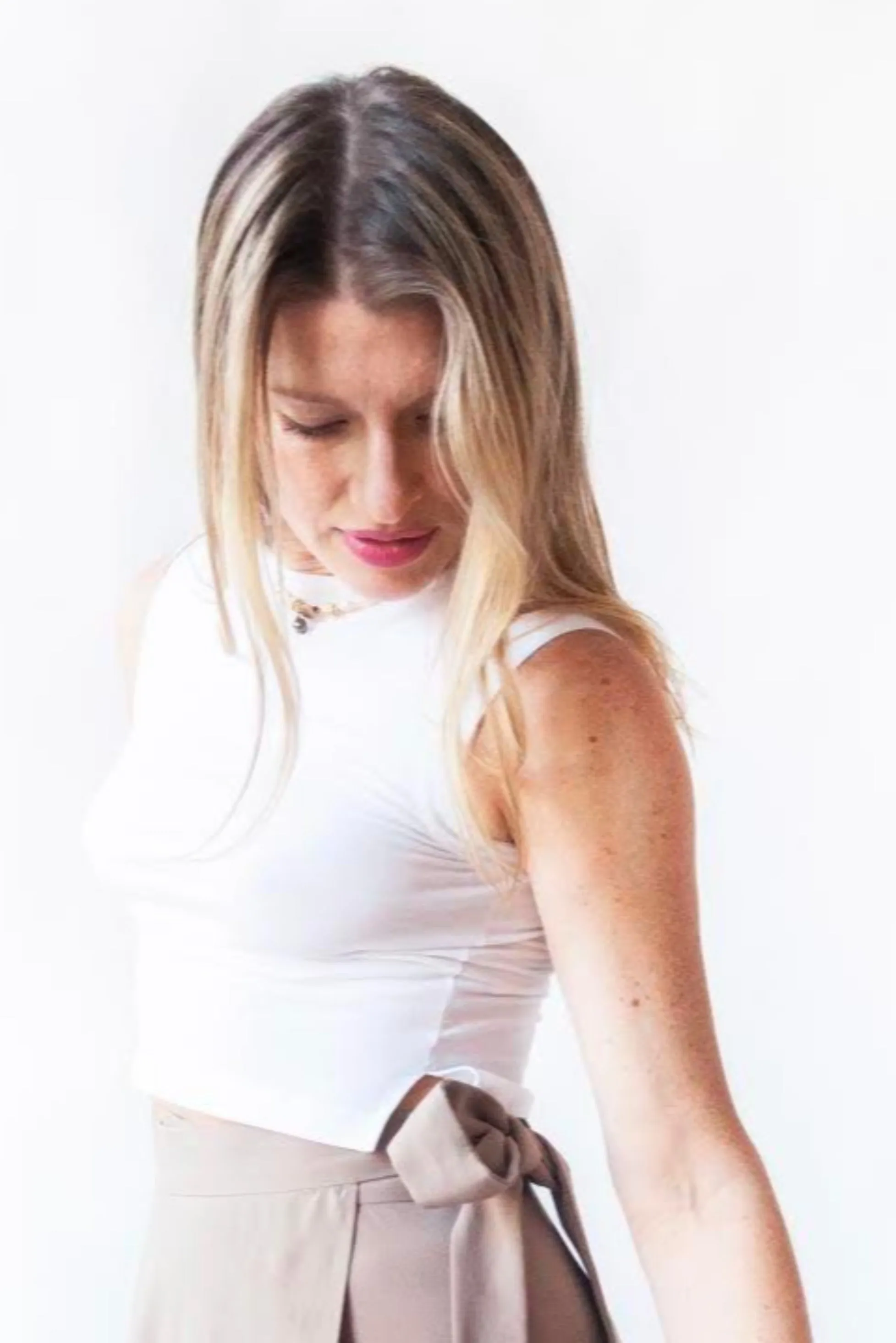 Crop Tank Closed Neck