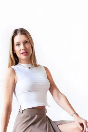 Crop Tank Closed Neck