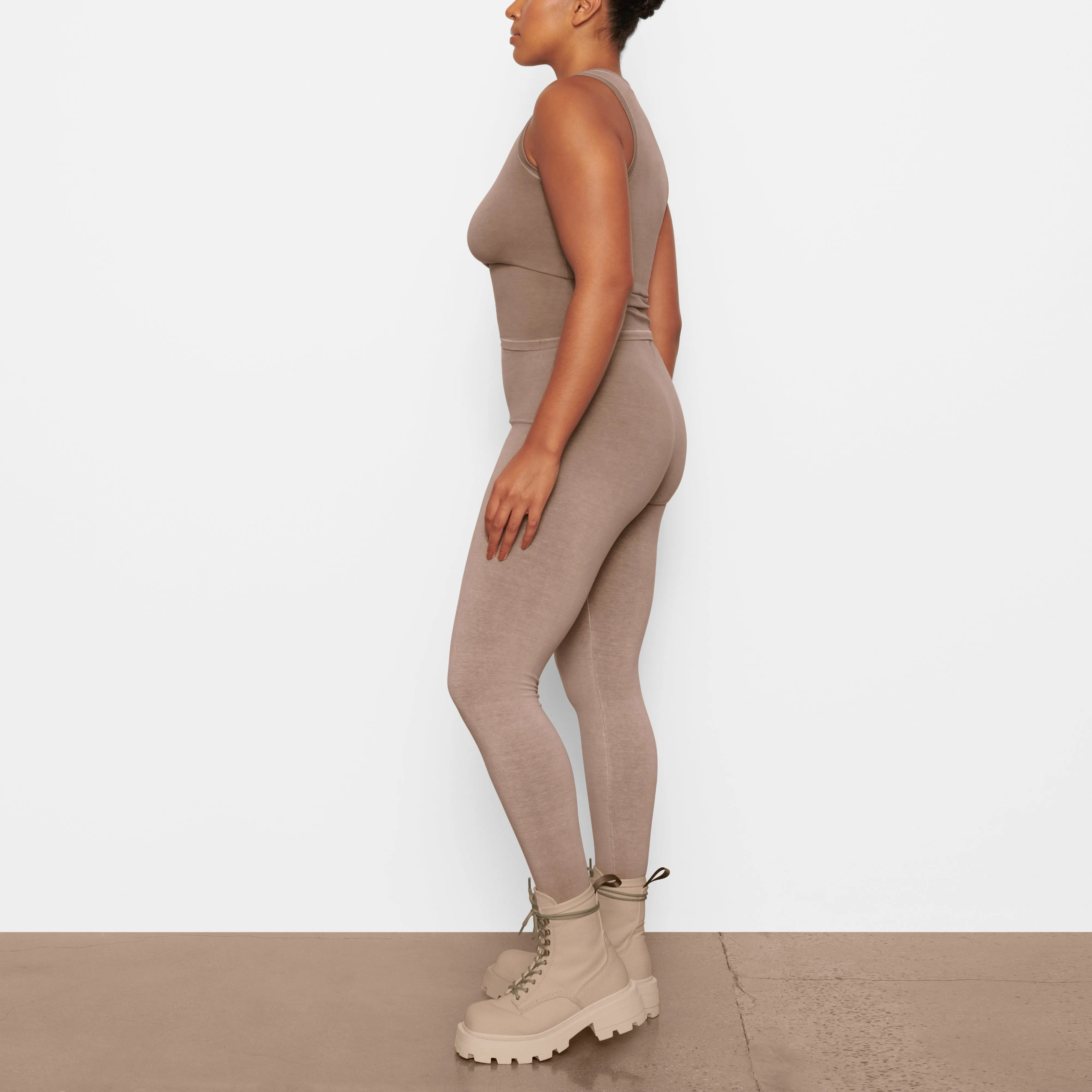 OUTDOOR BASICS CREW NECK TANK | DESERT