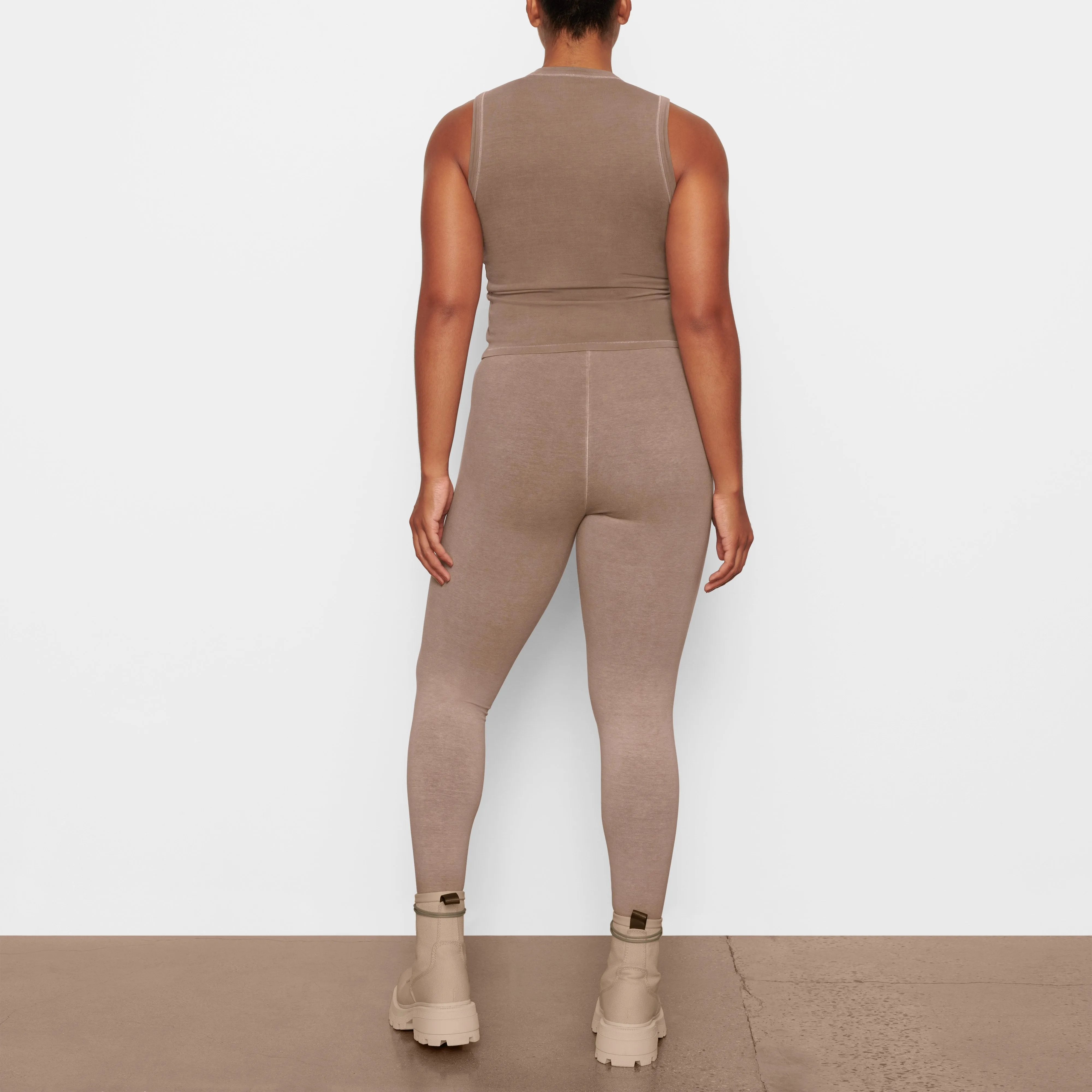 OUTDOOR BASICS CREW NECK TANK | DESERT